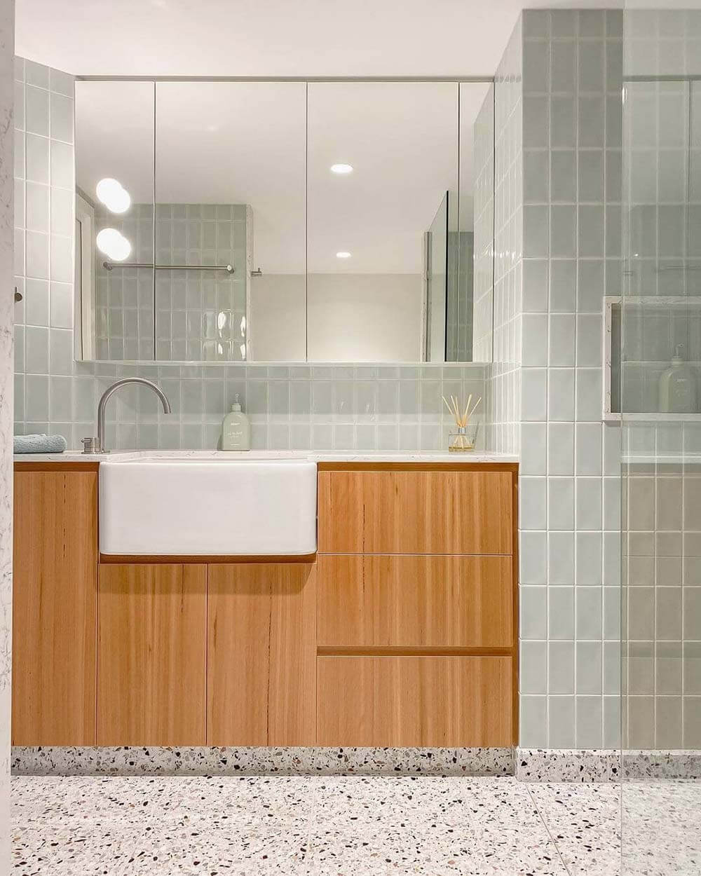 Novi 60 x 46 Fine Fireclay Gloss White Farmhouse Butler Sink