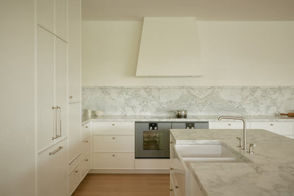 Novi 84 x 46 Fine Fireclay Gloss White Farmhouse Butler Sink