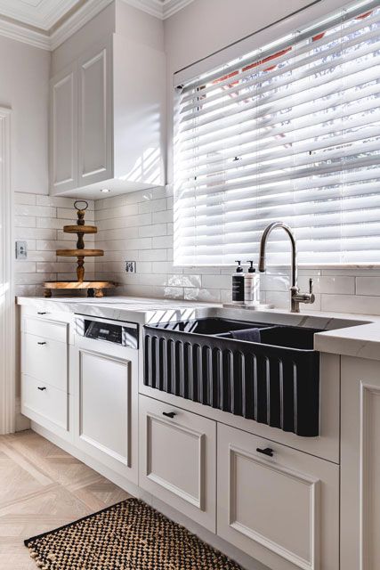 Novi 85 x 46 Fine Fireclay Matte Black Farmhouse Butler Sink
