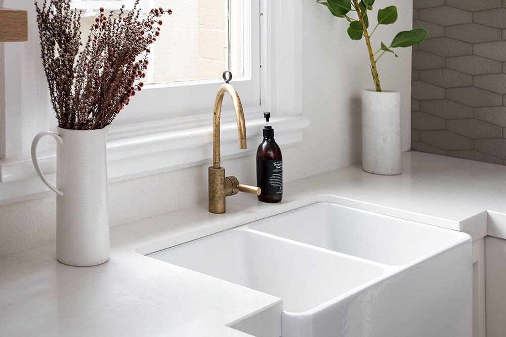 Novi 85 x 46 Fine Fireclay Gloss White Farmhouse Butler Sink