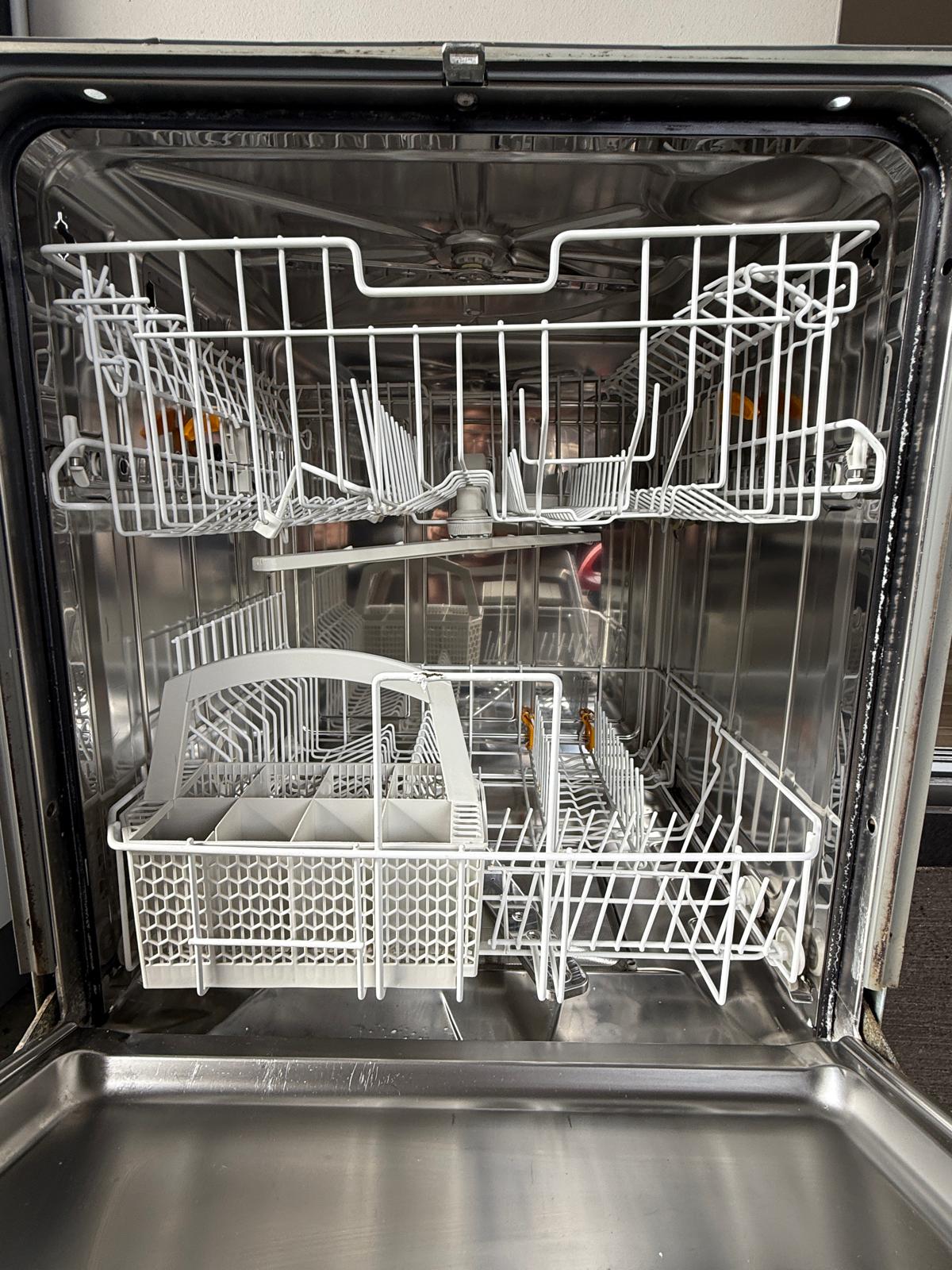 Used Miele HG03 Built-Under Dishwasher – Fully Tested & Cleaned